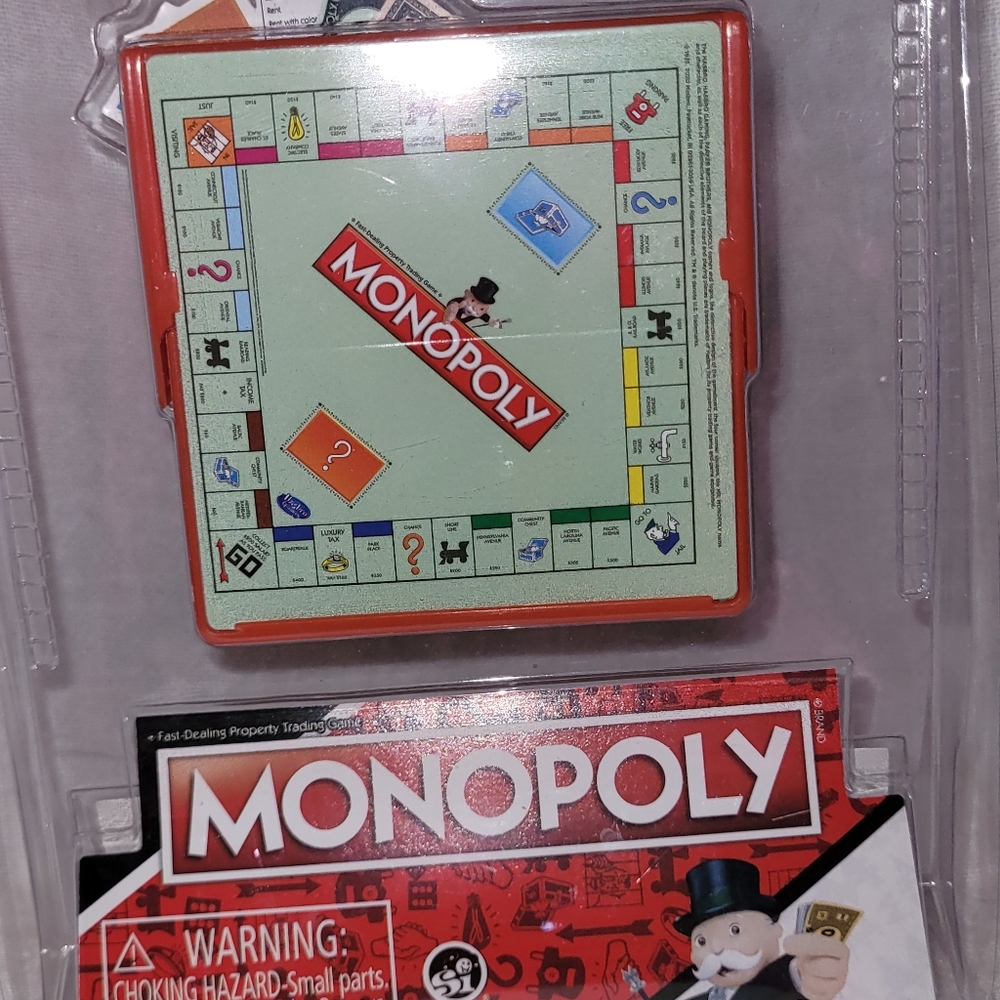 Mini Monopoly by Hasbro - Picture 4 of 12